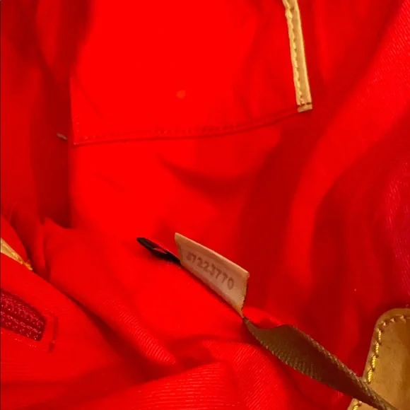 Dooney & Bourke Chevron Tangerine and White tote bag with matching pouch - Picture 11 of 12